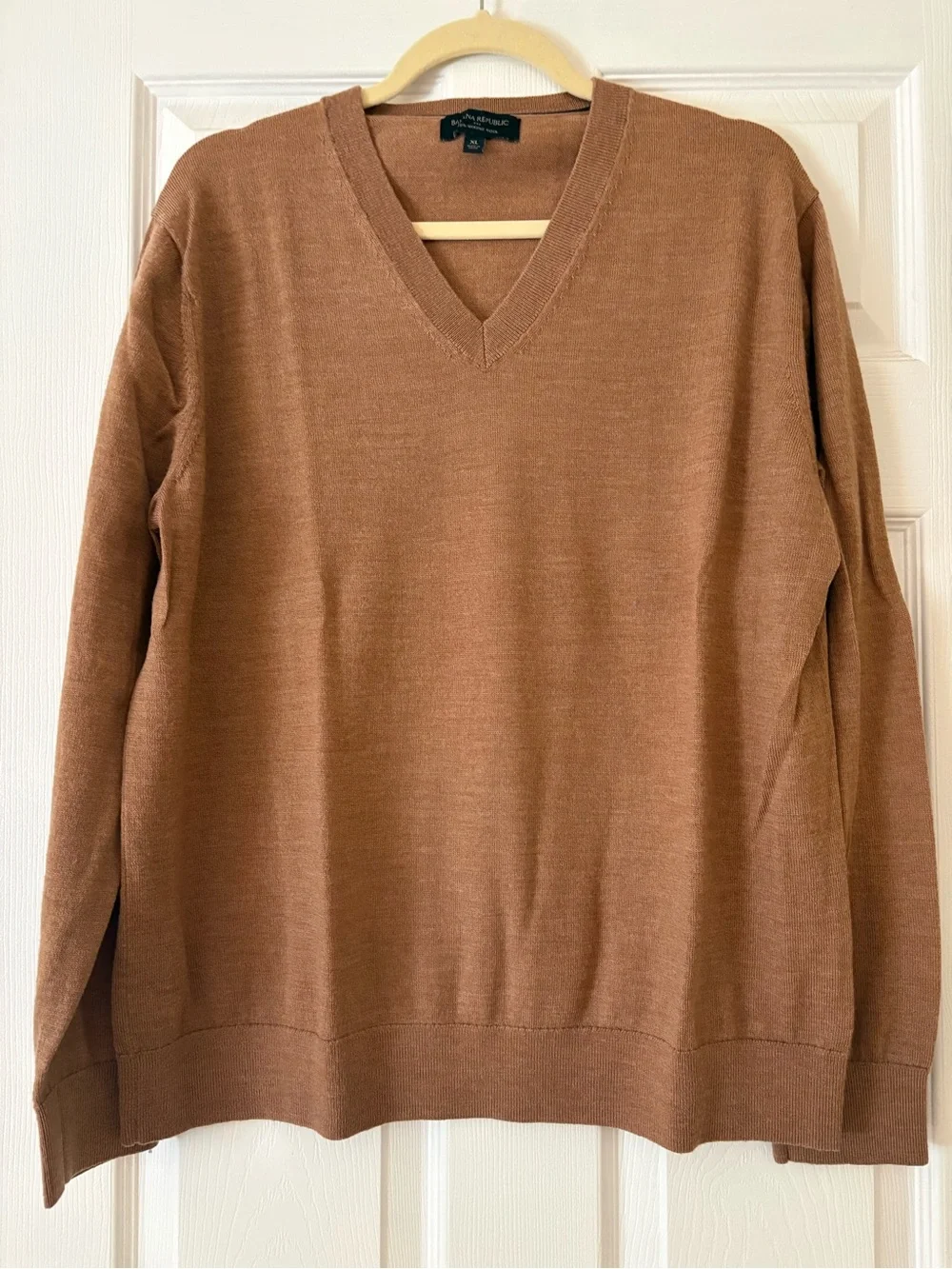 Banana Republic Men's V-Neck Sweater in Warm Camel Brown